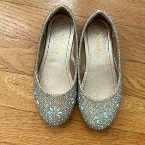 Dream Pairs Gold With Studded Floral Design Sz 10